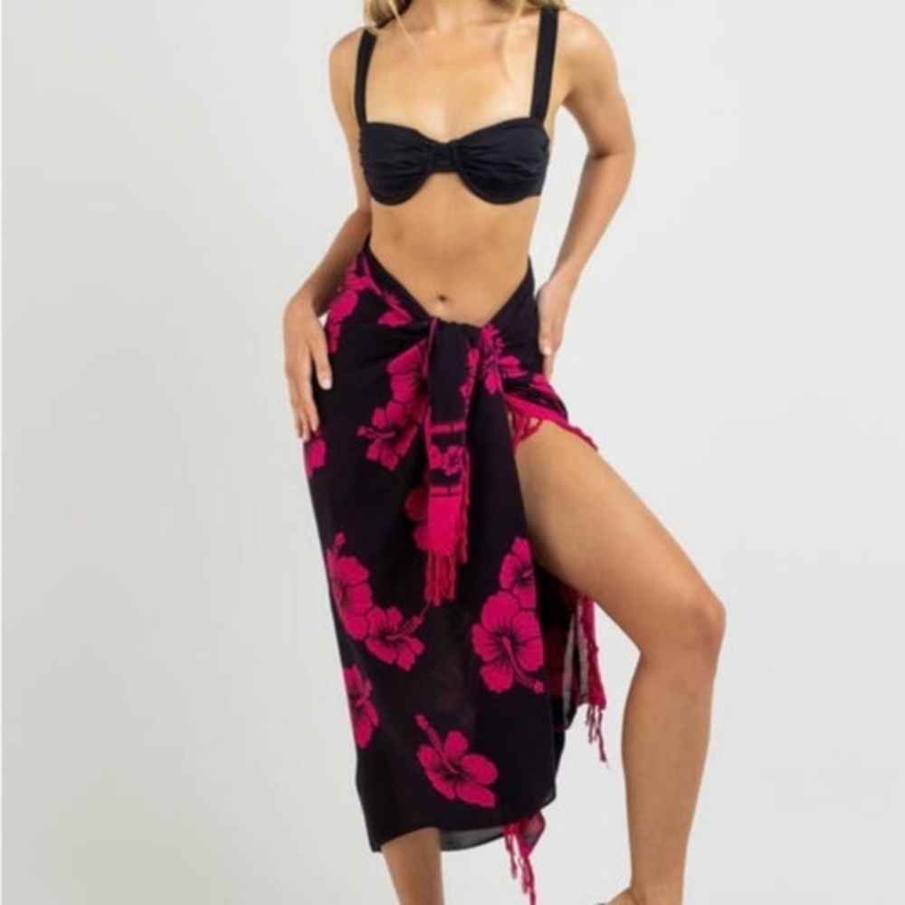 Hawaii Beachwear Women's Sarong Scarf Rayon Woven Black/Pink Floral Fringe
